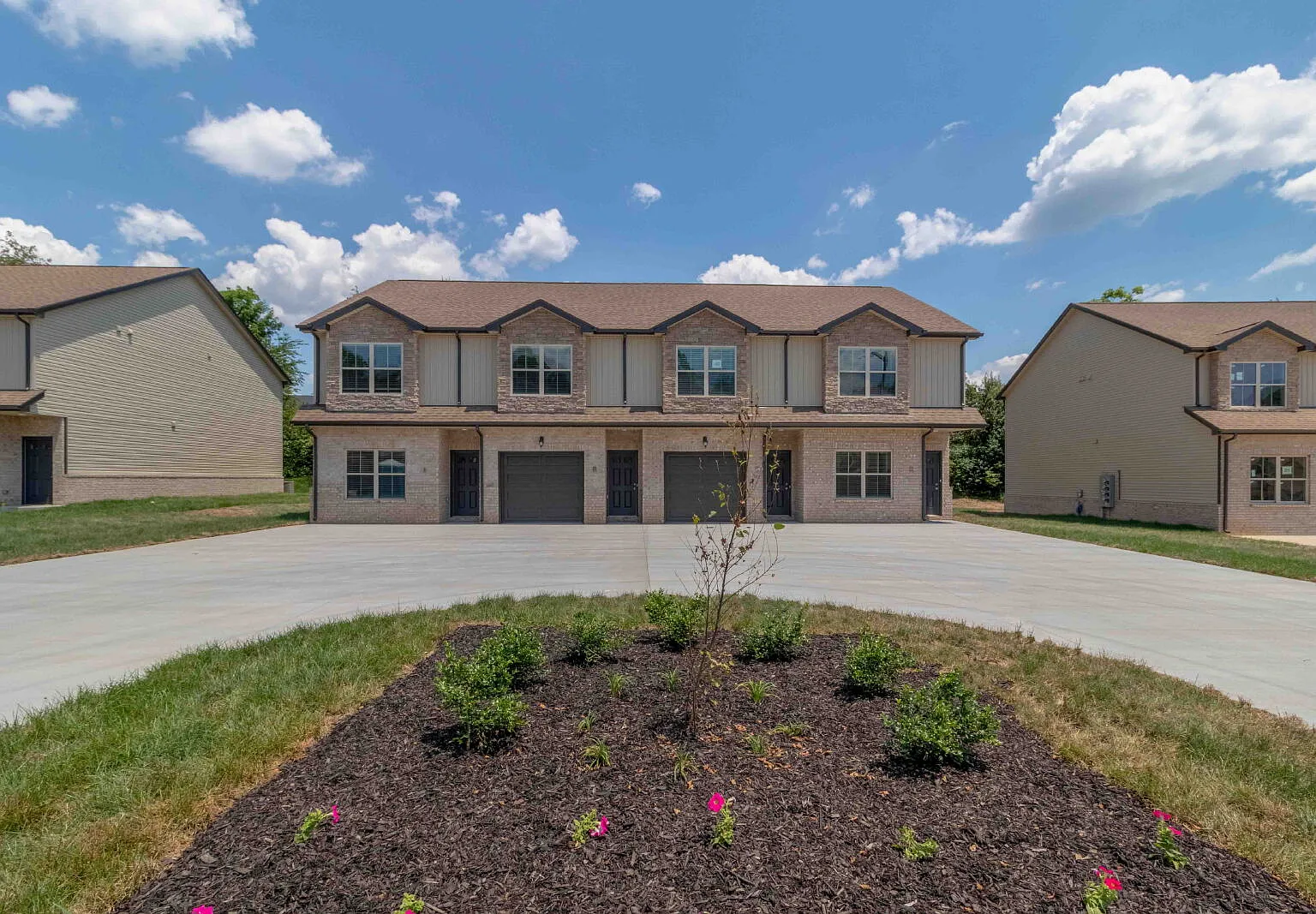 3 bed, 3.0 bath, 1350 sqft, $1,495 — Photo 2