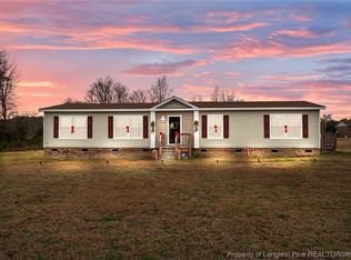 1039 Edgewater Dr, Raeford, NC 28376