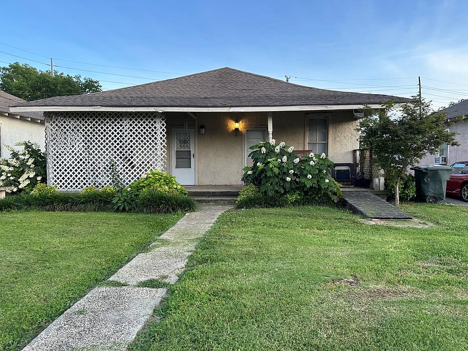 116 King Ave is on the right hand side of house