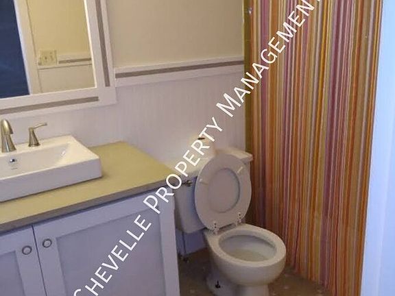 3rd image of 601 Riverhill Cir APT H2