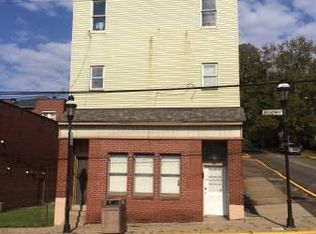 578 Broadway APT 2, Pitcairn, PA 15140