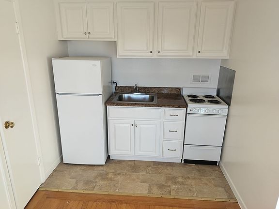4th image of 600 Laurel St #388R