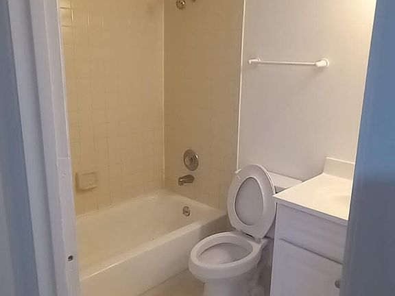 4th image of 20805 NE 8th Ct APT 103