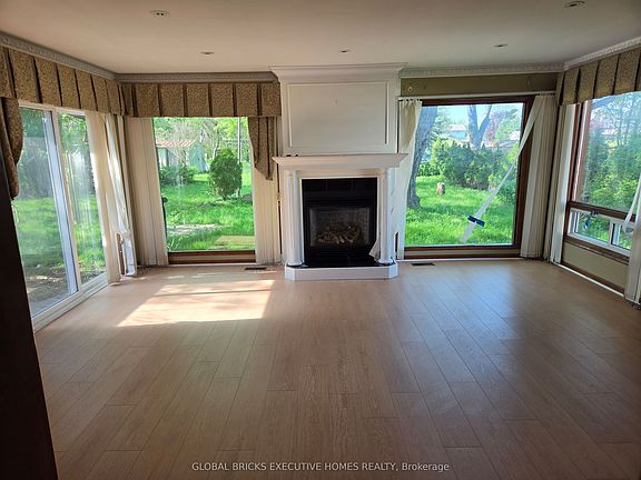 2nd image of 522 Woodlawn Rd