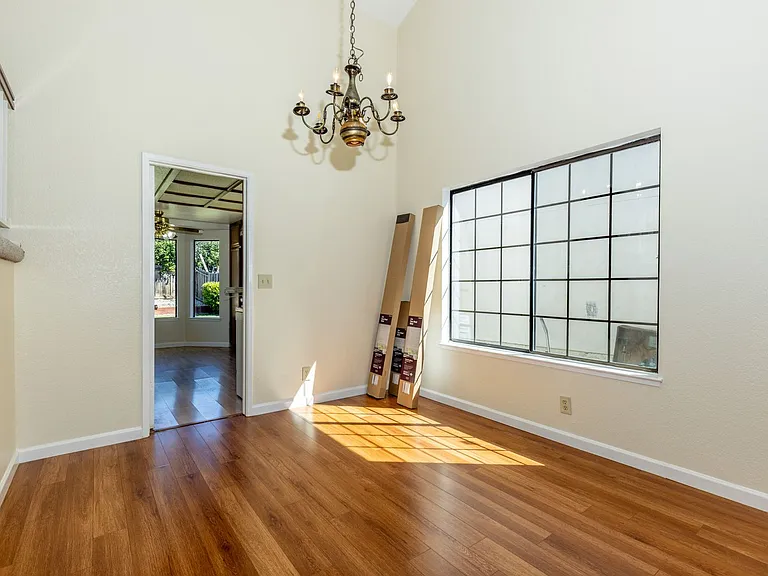 32725 Hilmar St — Photo 8