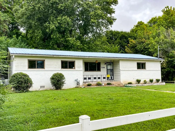 1166 Lake Dr, Dandridge, TN 37725