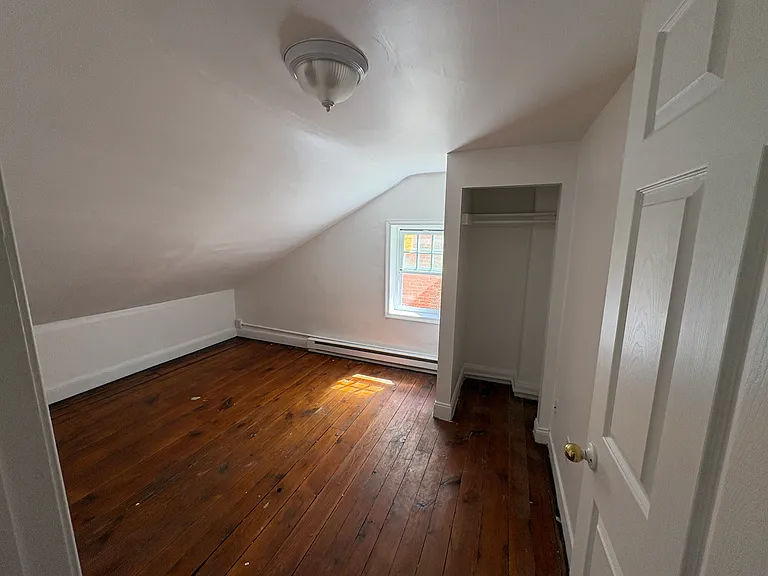 229 E Chestnut Apt 2 — Photo 15