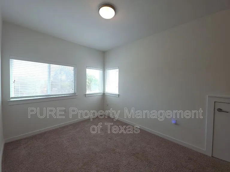 6800 Menchaca Rd #4 — Photo 13