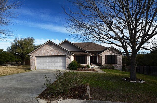1st image of 602 Oak Hollow Dr