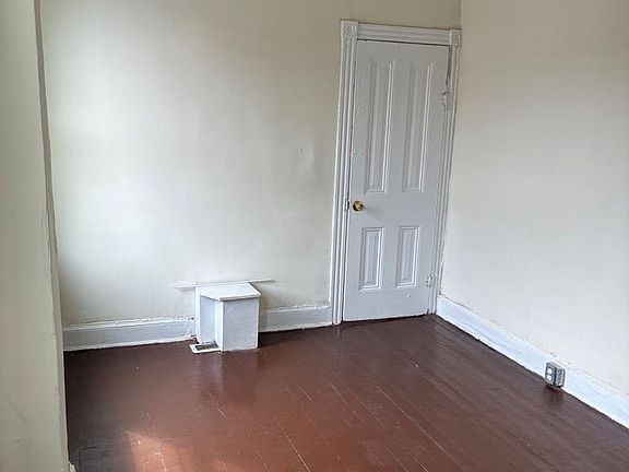 3rd image of 1815 Clifton Ave
