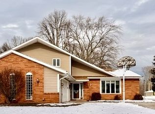 14300 Oakland Park Dr, Strongsville, OH 44136