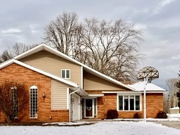 14300 Oakland Park Dr, Strongsville, OH 44136