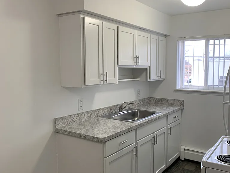 Livonia Apartments — Photo 14