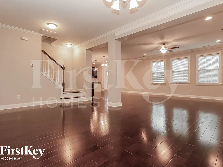 373 Fox Ridge Ln — Photo 4