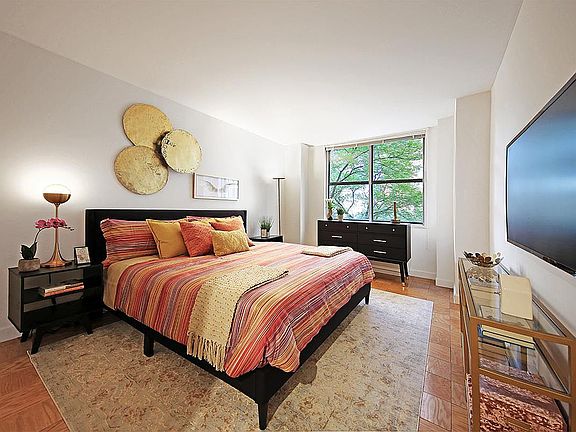 5th image of 45 W 60th St APT 6H