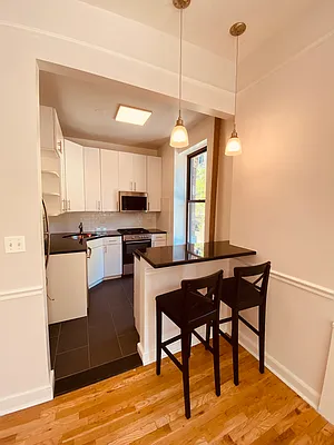 Rented by Metropolis Real Estate of Manhattan | media 18