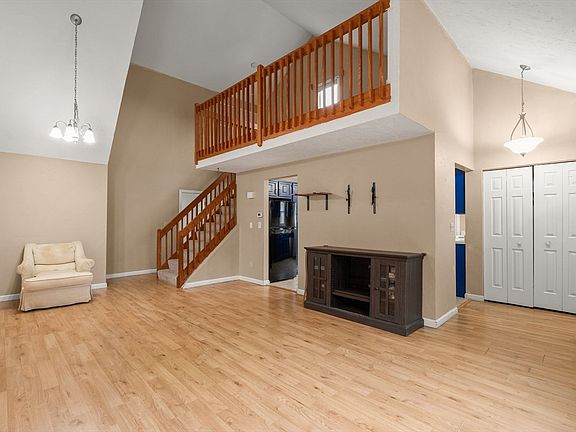 5th image of 643 Summer St #643