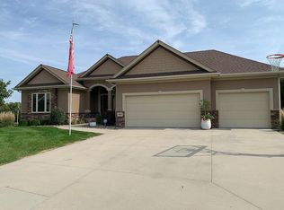 6833 NW 87th Ct, Johnston, IA 50131