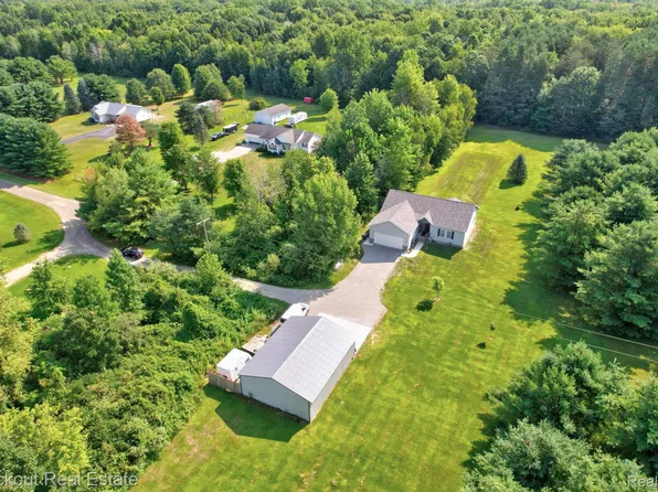 7600 Pine Grove Cir, Millington, MI 48746