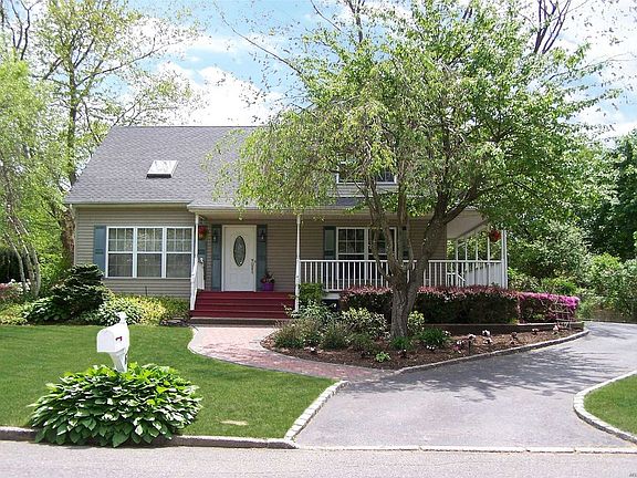 2nd image of 6 Fairway Dr