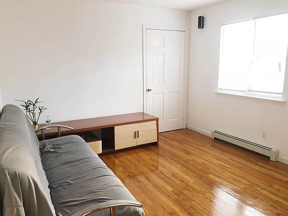 3rd image of 13 Hempstead Ave