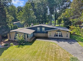 7514 Capri Dr, White Lake, MI 48383