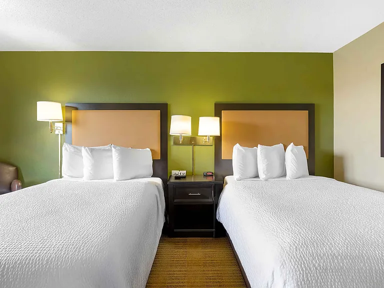 Studio Suite - 2 Full Beds