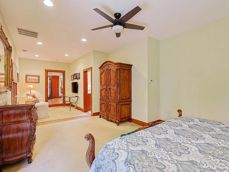 1027 Encino Row — Photo 24