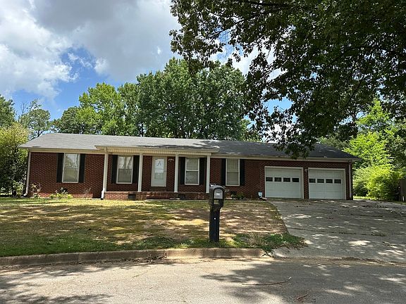 3rd image of 620 Holland Ct SW