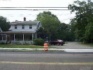1st image of 464 Main St