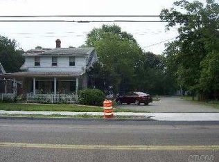 464 Main St, Center Moriches, NY 11934
