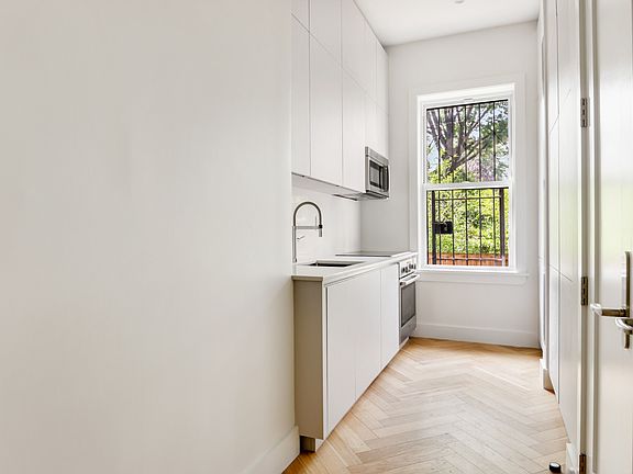 3rd image of 181 Prospect Park W APT 3