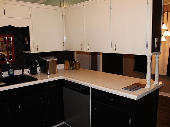 4th image of 55 Walnut Dr
