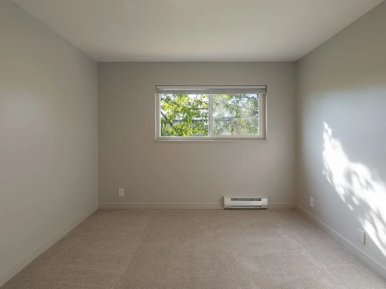 Sylvan Court — Photo 6