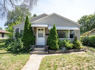 5652 N Paradise Ln, Glendale, WI 53209