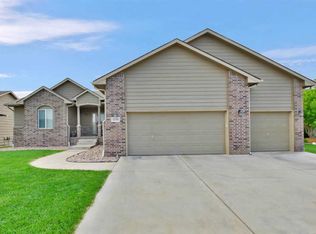 1238 N Oak Ridge Ct, Goddard, KS 67052