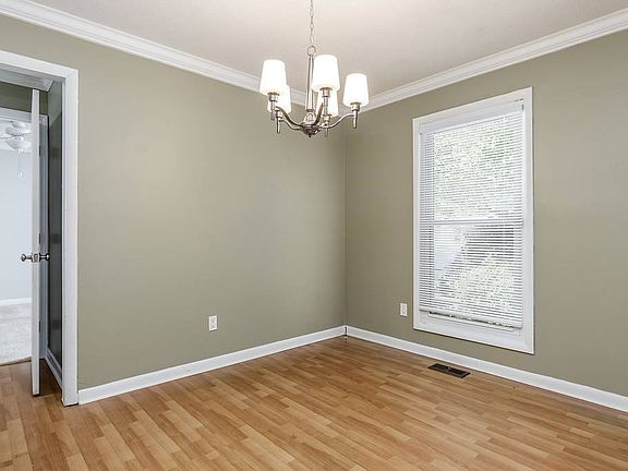 5th image of 3675 Applegate Rd