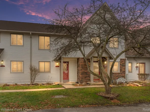 7230 Bluewater Dr APT 129, Clarkston, MI 48348