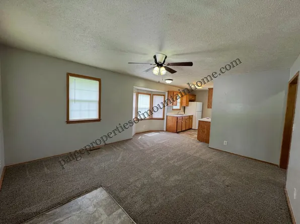 402 S 3rd St, 402 S 3rd St #B, Flippin, AR 72634