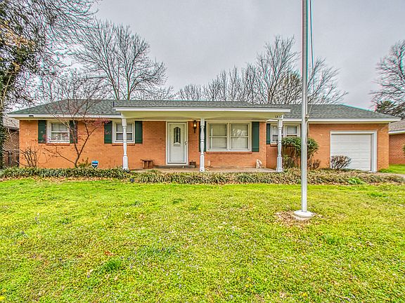 3rd image of 1212 Leslie Ln