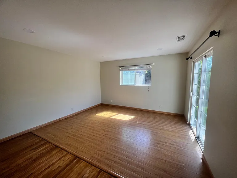 34833 Warwick Ct — Photo 22