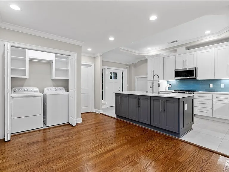 1841 Gainsborough Dr — Photo 10