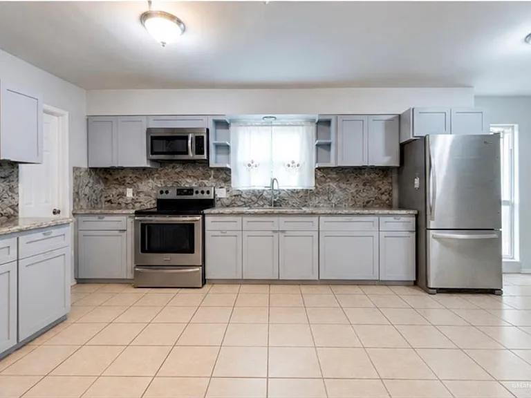 715 Continental Dr #3 — Photo 6