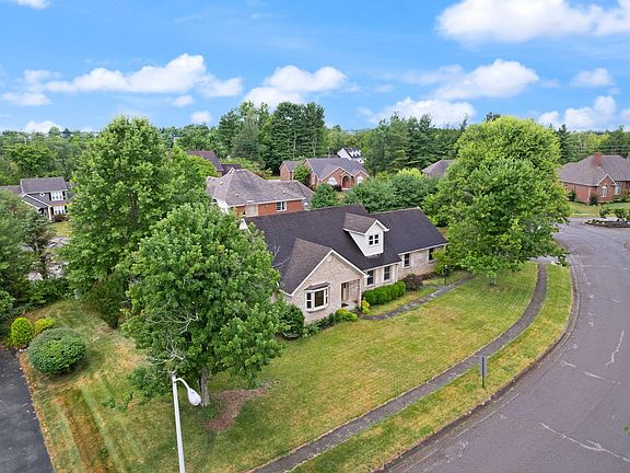 2nd image of 113 Whispering Woods Dr