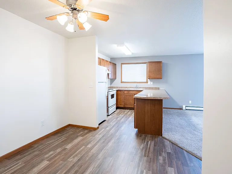 Fargo, ND Westwood Estates | 21B | Dining
