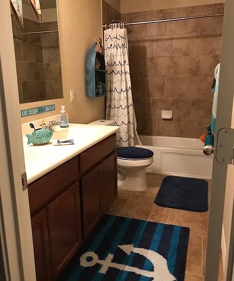 Upstairs full bath