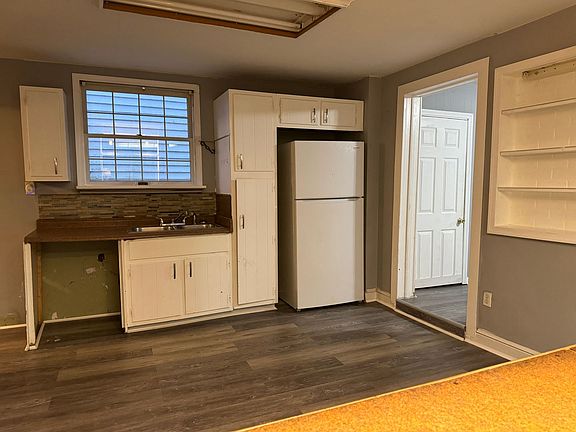 3rd image of 1403 2nd St #A