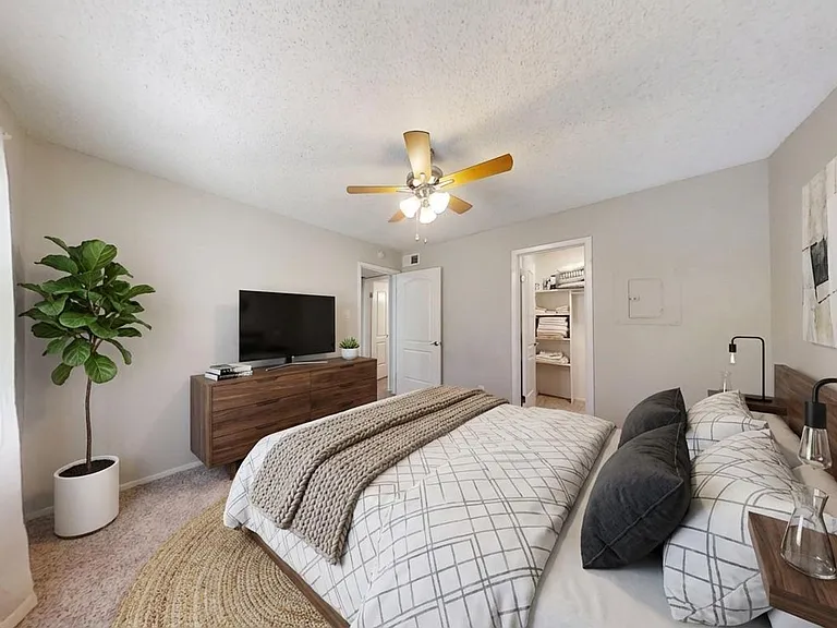 Avalon Apartments — Photo 29