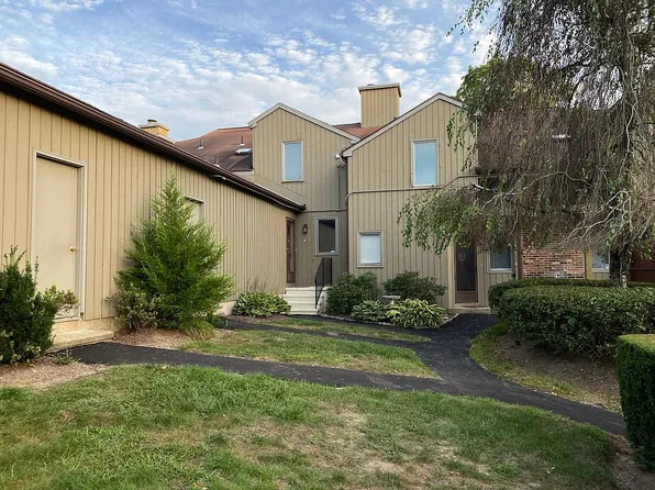 2 Far View Cmns, Southbury, CT 06488