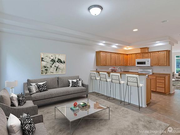 3rd image of 5300 Glenwood Avenue #P1